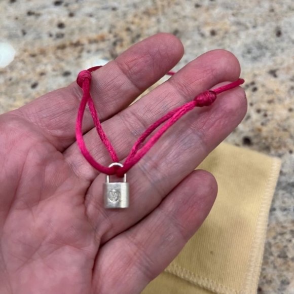 Louis Vuitton Lockit Bracelet Fuchsia pink cord and silver lock, UNICEF - Picture 4 of 7